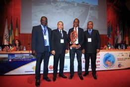 SMA just won the innovation award at Eurafric which takes place until november 2014 at Lyon. Souleymane Niang (third from left) received the award for the new Sunny Tripower inverter 20000/25000TL.