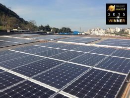 Preisgekröntes PV-Diesel-Hybridprojekt: 200 kW installierte Solarenergie auf dem Dach der Kunststofffabrik Advanced Plastic Industries (API) in Zouk Mosbeh, Libanon, ergänzen 3 x 750 kVA Dieselgeneratorleistung.
