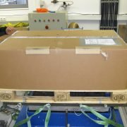 Rütteltest: Im „Shaker-Test“ werden SMA String Combiner und String Monitor ordentlich durchgerüttelt.