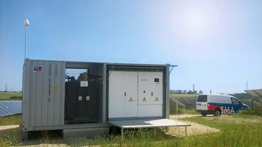In der Medium Voltage Power Station kombiniert SMA Sunny Central-Wechselrichter mit perfekt abgestimmter Mittelspannungstechnologie. Die Lösung sorgt für eine hohe Verfügbarkeit und Kosteneffizienz.