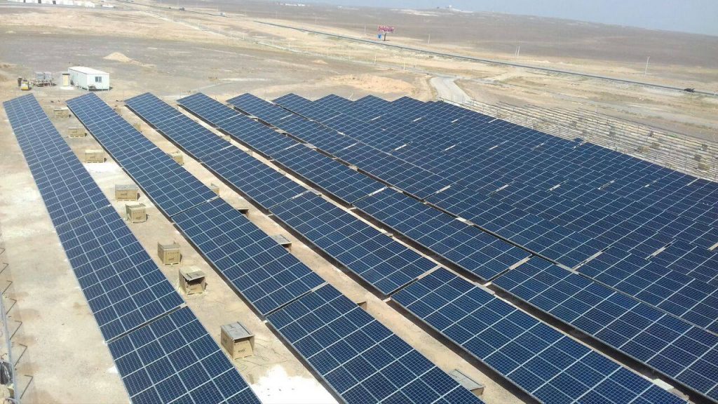 refugeecamp-jordanien-smasolar Das 2 MW-Projekt in der jordanischen Wüste ist die erste zuverlässige Stromquelle für das Flüchtlingscamp.